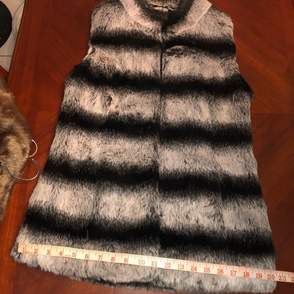Rachel Zoe vintage faux fur vest size LM blaxk and white preloved “as is” - Picture 7 of 8